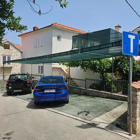 Charming 4* In Supetar's Old Center Apartamento