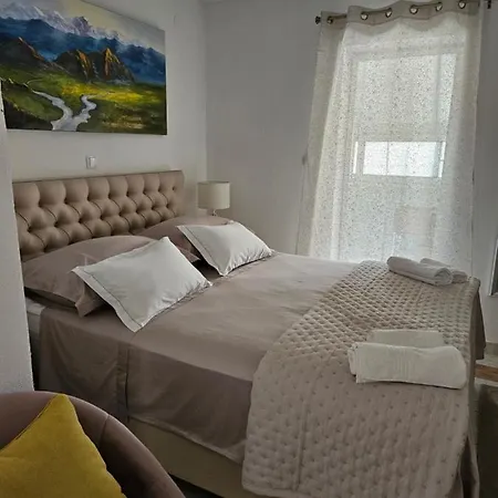 Charming 4* In Supetar's Old Center Apartamento